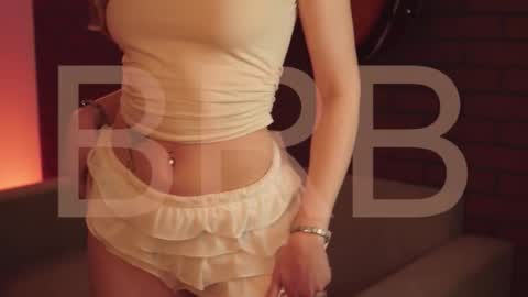 elliecutes online show from December 5, 8:35 am