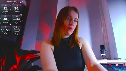 elliegarson__ online show from April 22, 5:53 pm