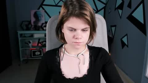 elliemurler online show from November 20, 9:19 am