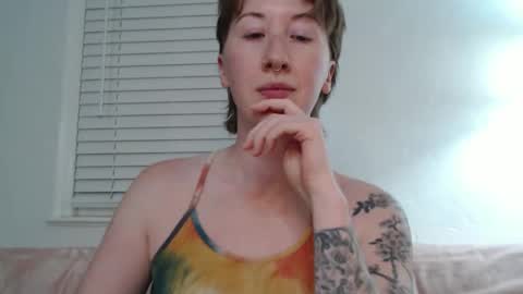 Snapshot of ellierowyn chatting on September 23, 4:39 am Ellie Rowyn online show from September 23, 4:39 am