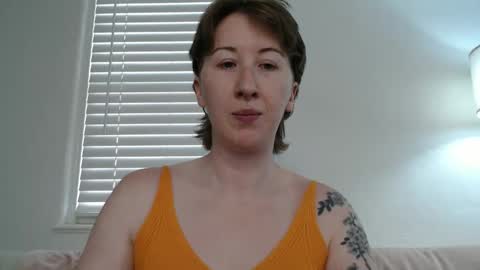 Snapshot of ellierowyn chatting on October 3, 11:02 pm Ellie Rowyn online show from October 3, 11:02 pm