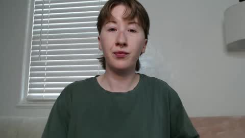 Snapshot of ellierowyn chatting on September 15, 10:44 pm Ellie Rowyn online show from September 15, 10:44 pm