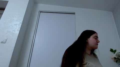 Ellie online show from April 12, 3:43 am