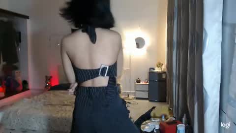 ellieyun online show from February 6, 2:20 pm