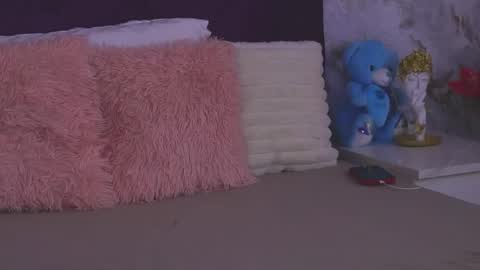 EllinaNuria online show from April 21, 3:35 am