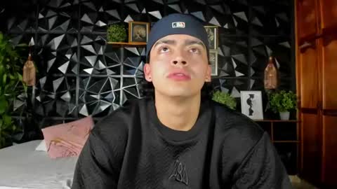 Elloit Colton online show from June 13, 10:31 pm