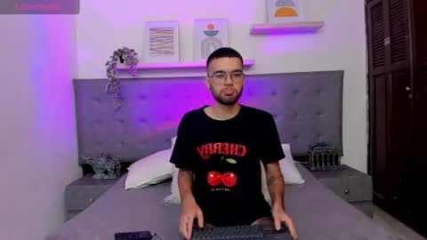 ELLIOT  online show from June 22, 4:58 pm