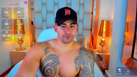 Snapshot of elliott_veelez chatting on September 22, 8:35 pm E L L I O T V E L E Z online show from September 22, 8:35 pm