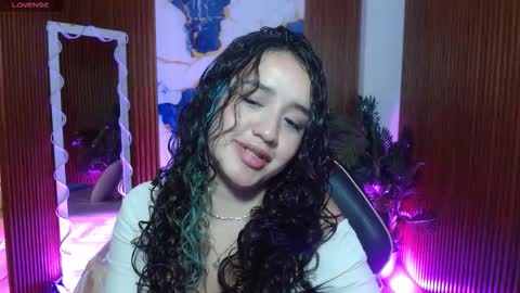 ellis_tay online show from March 23, 3:06 pm