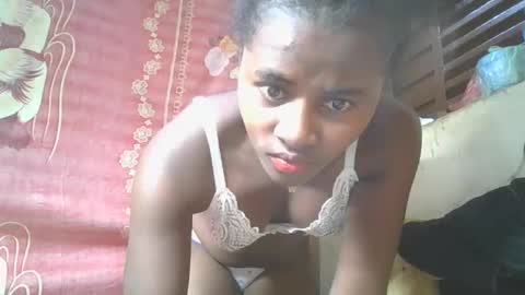 Ellodi online show from May 29, 8:23 am