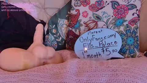 Snapshot of ells_palace chatting on March 5, 9:26 pm Ella Bella Bo Bella online show from March 5, 9:26 pm