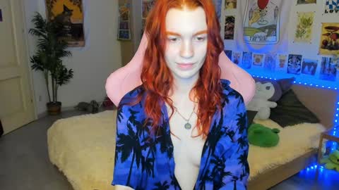 Snapshot of elly_milas chatting on December 2, 3:20 pm Elly     Fansly  online show from December 2, 3:20 pm