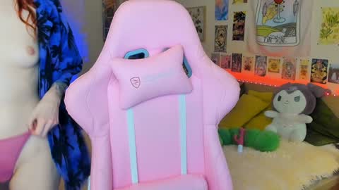 Snapshot of elly_milas chatting on January 27, 9:23 am Elly     Fansly  online show from January 27, 9:23 am