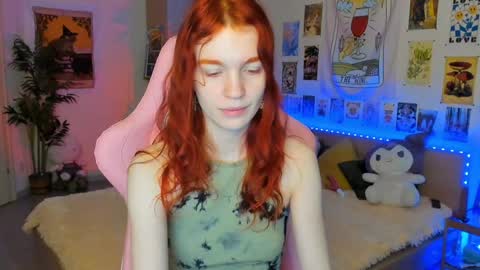 Snapshot of elly_milas chatting on January 17, 7:08 am Elly     Fansly  online show from January 17, 7:08 am