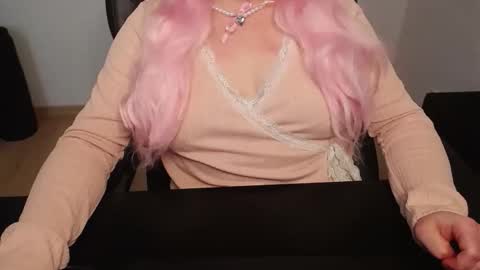 Elly online show from March 31, 3:34 pm