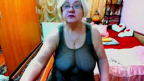 ellyhot53 online show from October 29, 12:56 am