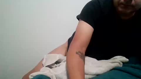 Snapshot of elmario24 chatting on October 18, 8:51 am elmario24 online show from October 18, 8:51 am