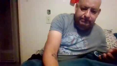 Snapshot of elmario24 chatting on October 15, 8:26 am elmario24 online show from October 15, 8:26 am