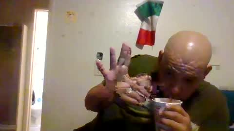 Snapshot of elmario24 chatting on October 13, 8:49 am elmario24 online show from October 13, 8:49 am
