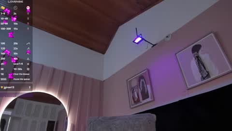 Elodie  online show from February 12, 3:37 pm