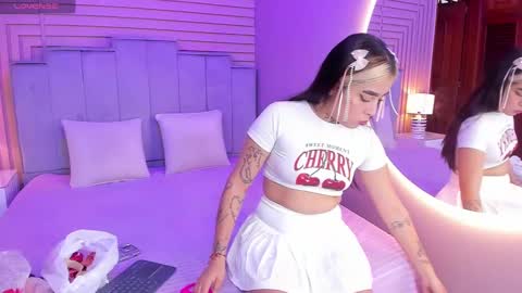 Elodie  online show from February 11, 12:04 pm