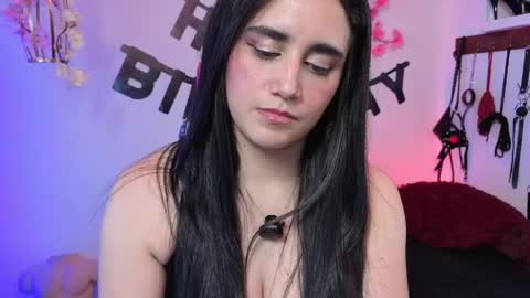 elowen_halley1 online show from April 19, 7:05 pm