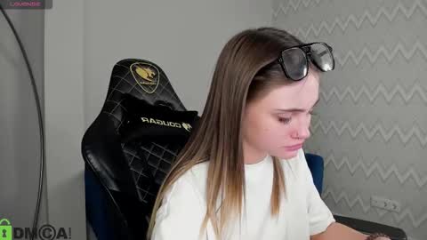 elsa_carterr online show from November 19, 2:05 pm