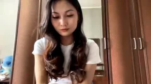 Mia online show from June 2, 12:07 pm