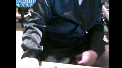 Em online show from April 18, 7:07 pm