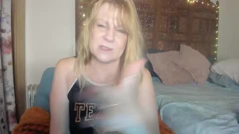 Ember Pheonixxx online show from October 19, 12:37 am