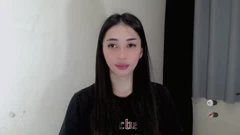 Snapshot of emelyn_fuckdoll chatting on February 10, 7:15 am Scarlett online show from February 10, 7:15 am