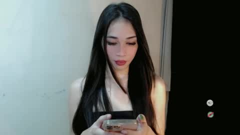 Snapshot of emelyn_fuckdoll chatting on January 25, 6:55 am Scarlett online show from January 25, 6:55 am