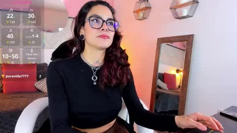 Esmeralda online show from November 7, 1:35 pm