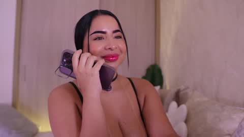 Snapshot of emiily_bell chatting on September 20, 11:08 pm online show from September 20, 11:08 pm