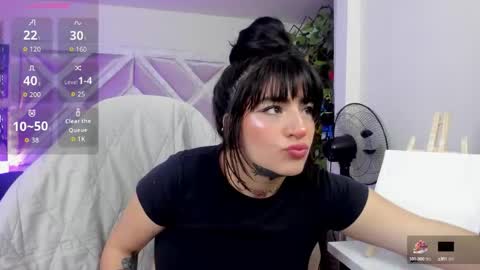 emilayton_ online show from October 11, 8:23 pm