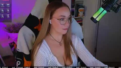 Emili online show from November 23, 1:09 pm