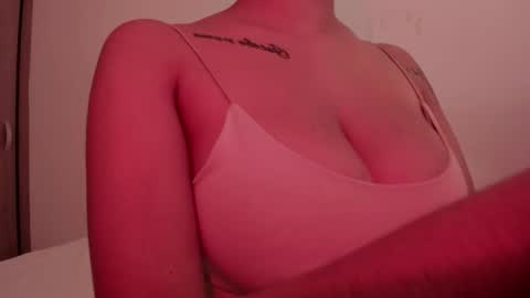 Snapshot of emilia_ghendle chatting on January 23, 5:31 pm Emilia Big Boobs online show from January 23, 5:31 pm