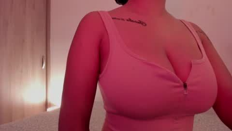 Snapshot of emilia_ghendle chatting on January 15, 4:11 pm Emilia Big Boobs online show from January 15, 4:11 pm