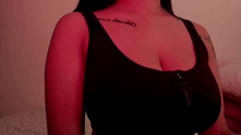 Snapshot of emilia_ghendle chatting on January 21, 2:33 am Emilia Big Boobs online show from January 21, 2:33 am