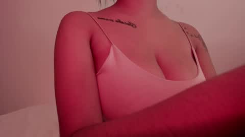 Snapshot of emilia_ghendle chatting on January 23, 8:35 pm Emilia Big Boobs online show from January 23, 8:35 pm