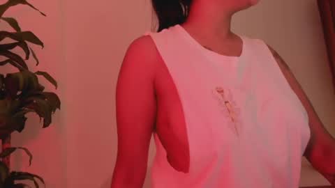 Snapshot of emilia_ghendle chatting on February 28, 9:33 pm Emilia Big Boobs online show from February 28, 9:33 pm