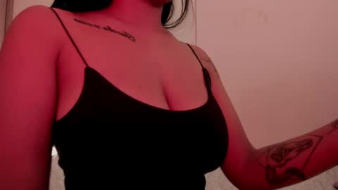 Snapshot of emilia_ghendle chatting on January 21, 7:50 pm Emilia Big Boobs online show from January 21, 7:50 pm