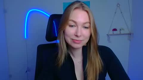 Emilia online show from April 17, 5:43 am