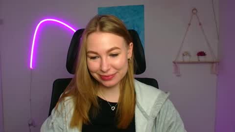 Emilia online show from April 21, 5:36 am