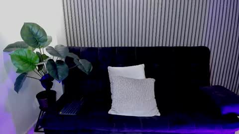 Snapshot of emilirosses chatting on October 22, 1:02 pm emilirosses online show from October 22, 1:02 pm