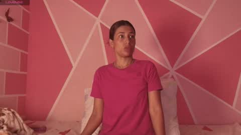 emilly_smiithh online show from December 2, 9:07 am