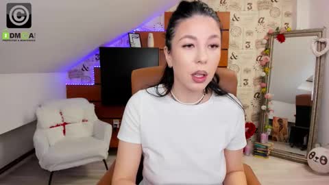 EmillyTaylor online show from February 17, 4:44 am