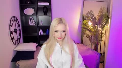 Emily online show from November 19, 3:55 pm