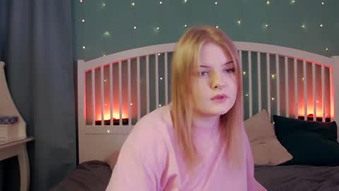 emily_coyness online show from February 14, 3:37 pm