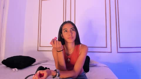 emily_gaviria1 online show from April 14, 1:58 pm
